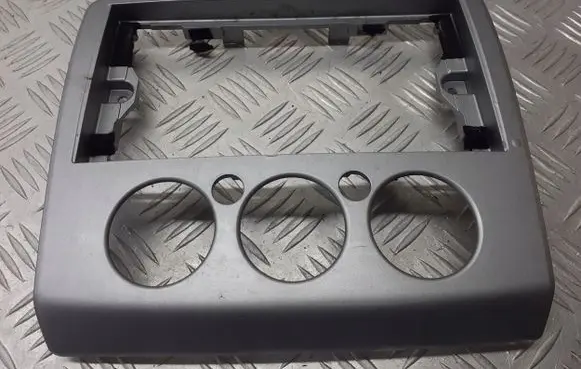 Ford Focus Radio/GPS head unit trim 4M51-18522-ACW