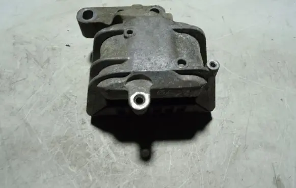 Volkswagen PASSAT B6 Engine mount bracket 1K0199262M