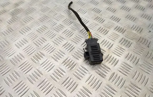 Volkswagen Transporter - Caravelle T5 Seat heating relay 1k0959772