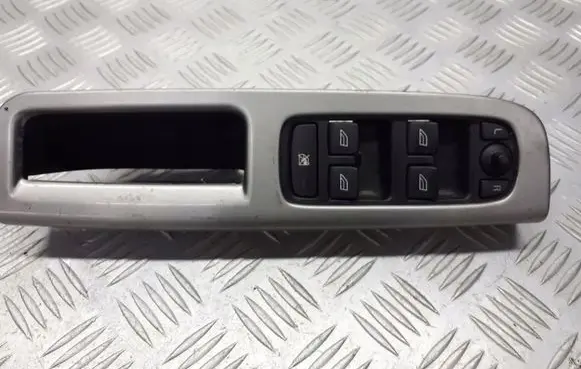 Volvo V50 Front door window switch trim 8679666