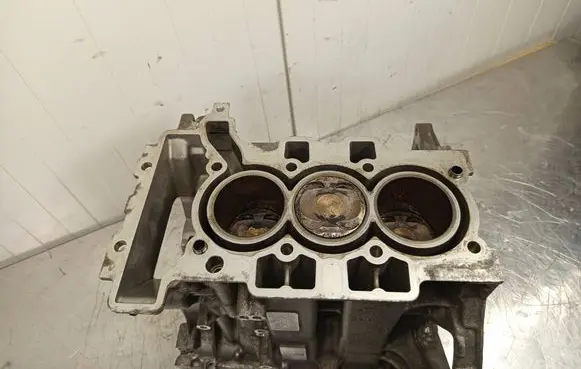 Peugeot 2008 II Engine block 10B103