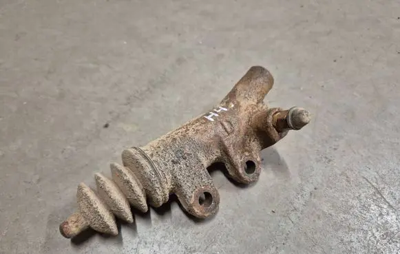 Clutch slave cylinder