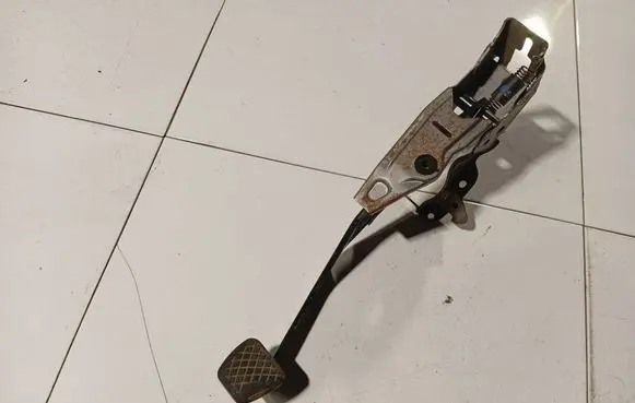 Honda FR-V Brake pedal 