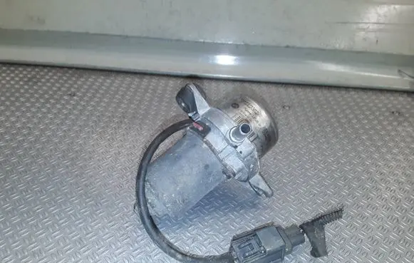 Volvo XC90 Vacuum pump 30630398