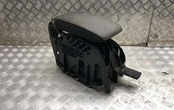 Volkswagen Golf VI Armrest 1K5864251C
