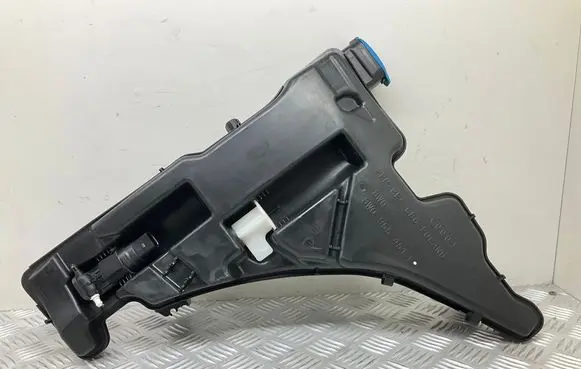 Audi A4 S4 B9 Windshield washer fluid reservoir/tank 8W0955451L 8K9955647 8W0955455B