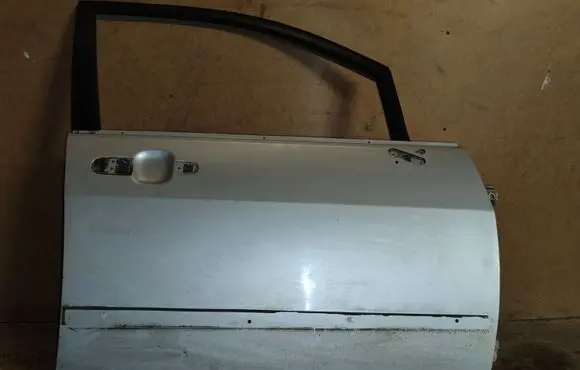 Suzuki Liana Front door