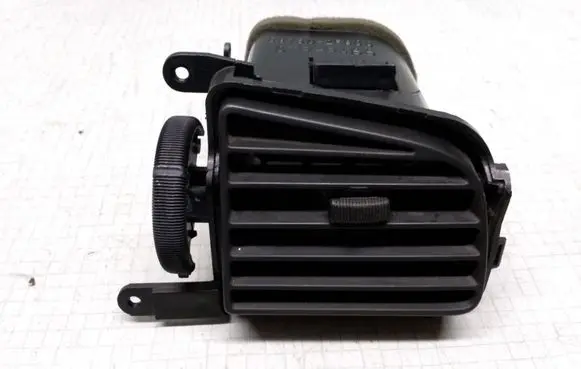 Nissan Primera Dashboard side air vent grill/cover trim 687502F900