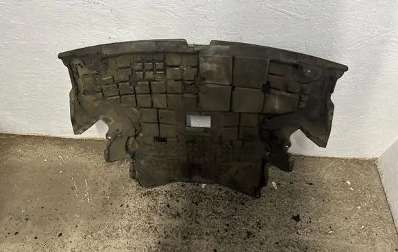 Mercedes-Benz C W203 Engine splash shield/under tray A2035201423