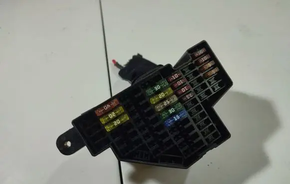 Volkswagen Golf V Fuse box set