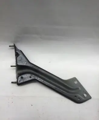 Audi Q5 SQ5 Fender mounting bracket 8R0821136