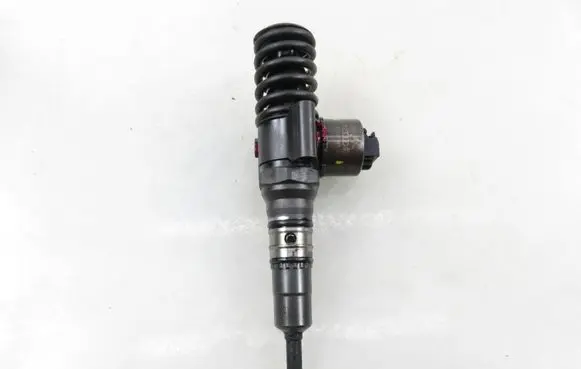 Volkswagen Golf V Fuel injector 0414720404 03G130073G