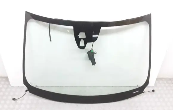 Volvo V40 Front windscreen/windshield window 32244811
