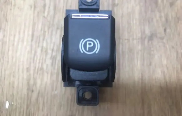 Maserati Ghibli Hand parking brake switch 670071369