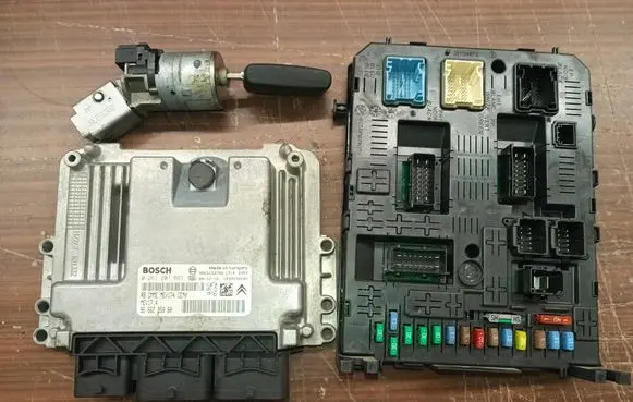 Peugeot 308 SW Engine ECU kit and lock set 0261201863 9666235880 966405918001