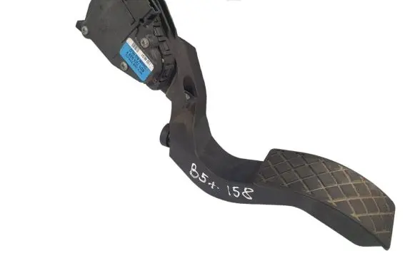 Volkswagen PASSAT B5.5 Accelerator throttle pedal 8D1723523F 6PV00837602