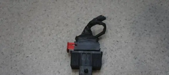 Peugeot 307 Fuel pump relay 