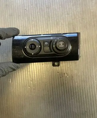 Wing mirror switch