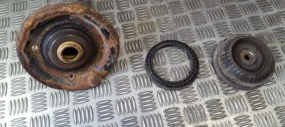 Ford Mondeo MK II Coil spring mount 