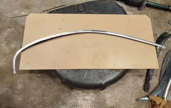BMW 5 E39 Rear door windshield rail 
