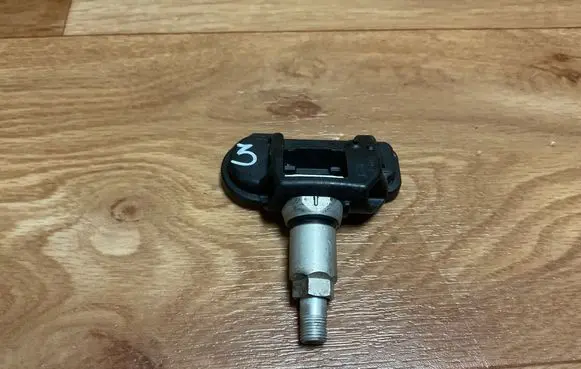 Mercedes-Benz E W212 Tire pressure sensor 2546AGG4 2013DJ5531