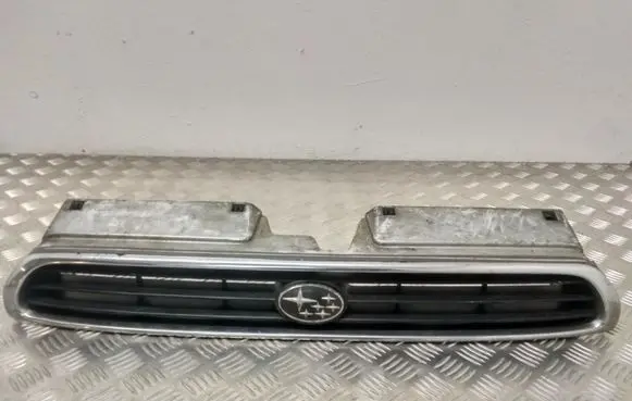 Subaru Legacy Front bumper upper radiator grill