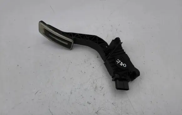 Audi Q2 - Accelerator throttle pedal 5Q2723503F 6PV01062185