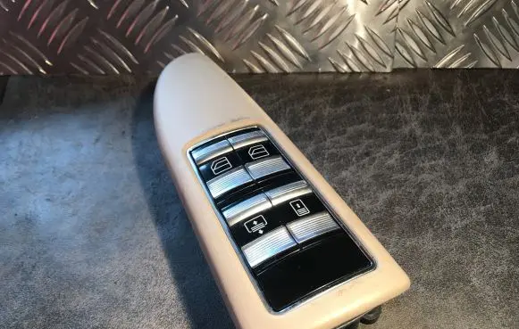 Mercedes-Benz S W221 Electric window control switch