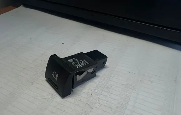 Traction control (ASR) switch