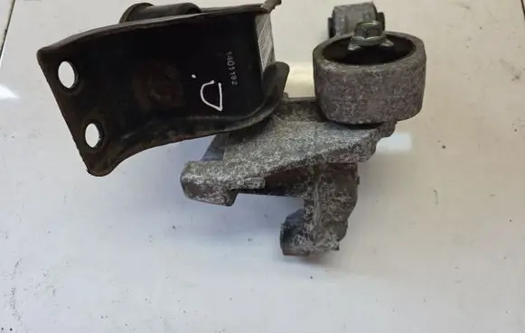 Nissan Juke I F15 Engine mount bracket 1401192