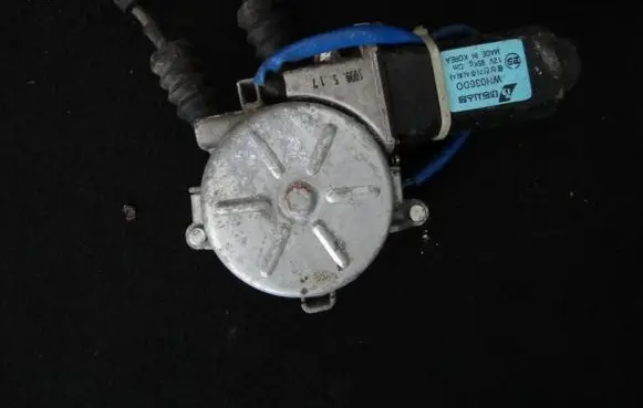KIA Clarus Front door window regulator motor wh536d0
