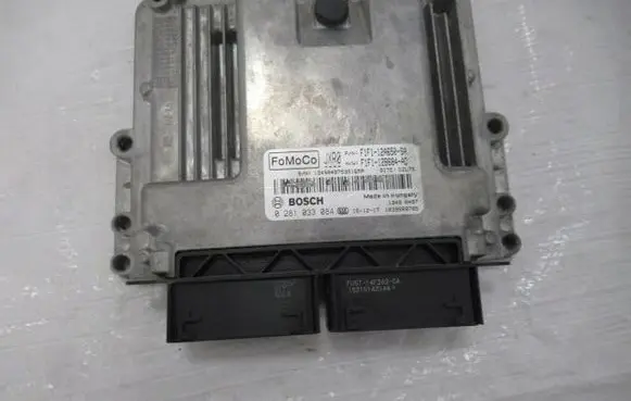 Ford Focus Engine control unit/module F1F112A650SA 0281033084
