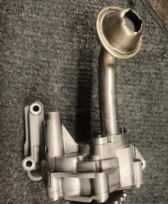 Volkswagen PASSAT B6 Oil pump 03G115105