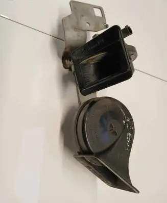 BMW 5 E60 E61 Horn signal 6935709