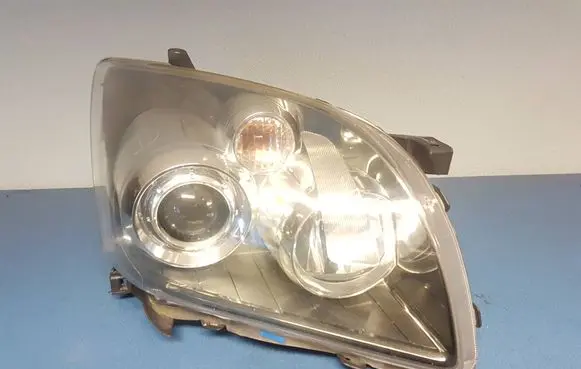 Toyota Avensis T250 Headlight/headlamp 35109 UPM60GF20