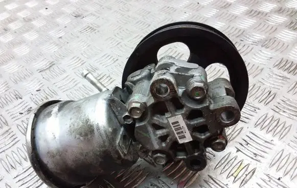 Toyota Corolla Verso AR10 Power steering pump