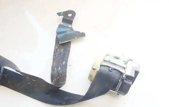 Middle seatbelt (rear)