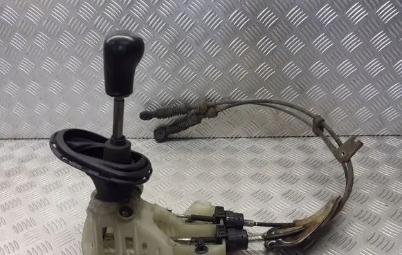 Toyota Yaris Gear selector/shifter in gearbox 