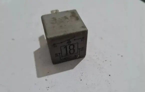 Volkswagen Transporter - Caravelle T4 Other relay 191937503 22204007