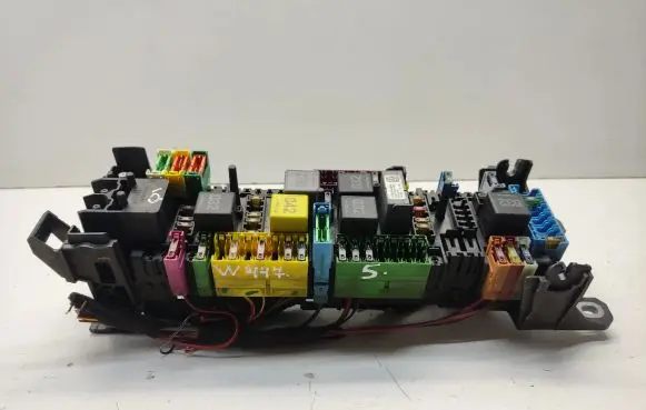Mercedes-Benz Vito Viano W447 Fuse module A4475460046