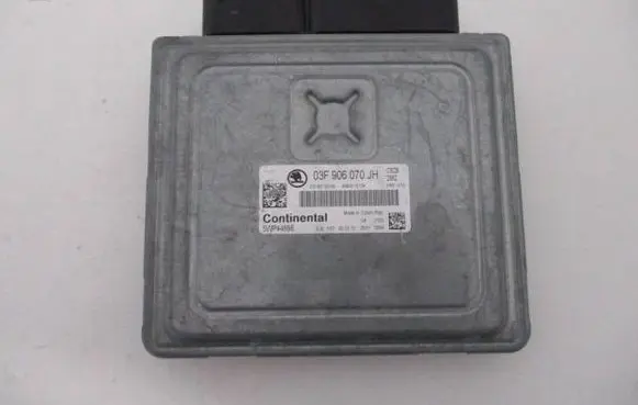 Skoda Yeti (5L) Engine control unit/module 03F906070JH 03F907309AB 5WP44898