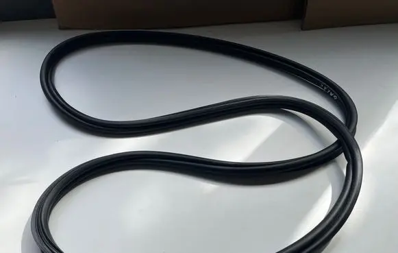 Peugeot 3008 III Trunk rubber seal (body) 
