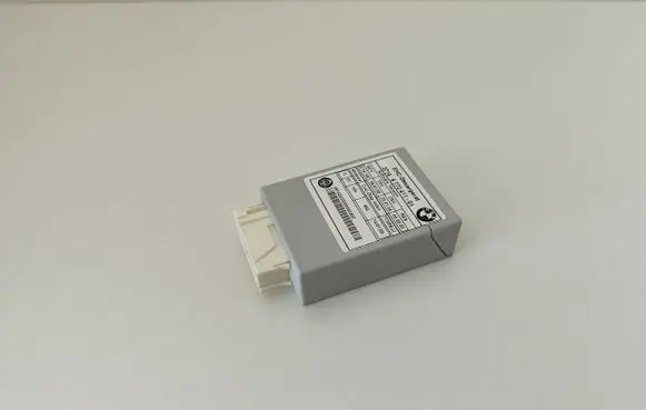BMW 5 E60 E61 Air suspension control unit module (rear) 6770411 677041101 3714677041101