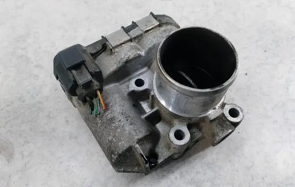 Nissan Qashqai+2 Throttle body valve 