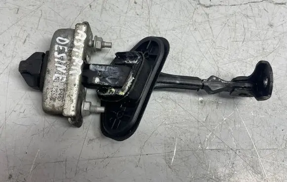 Opel Astra J Front door check strap stopper 13270665