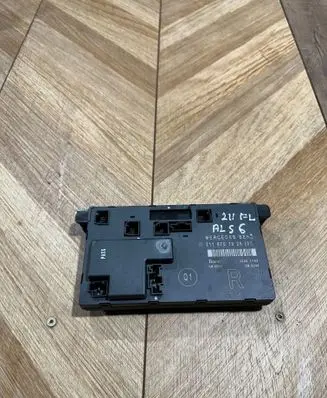 Mercedes-Benz E W211 Door control unit/module 2118707026 00401702