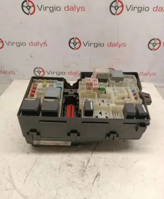 Ford C-MAX II Fuse box set AV6T14A142AB E00027328 21184