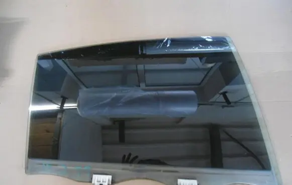 Infiniti Q45 III Rear side window