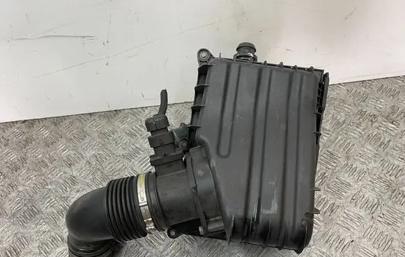 Fiat Tipo Air filter box 51982018