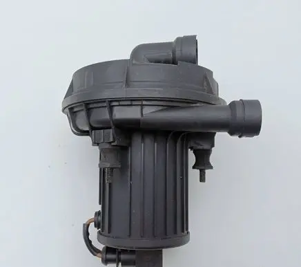 Skoda Fabia Mk1 (6Y) Secondary air pump 06A131333C 06A959253B